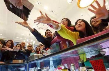 大鸡巴插女人bb视频中国人依然爱赴日旅游 消费已由爆买转向网购